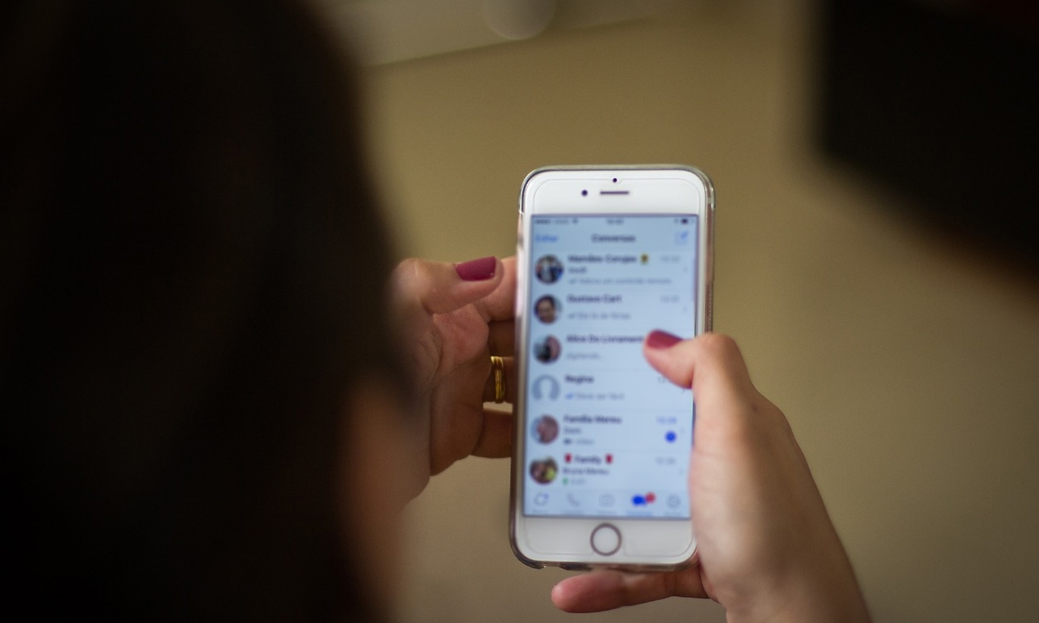 Whatsapp-Phone-Screen