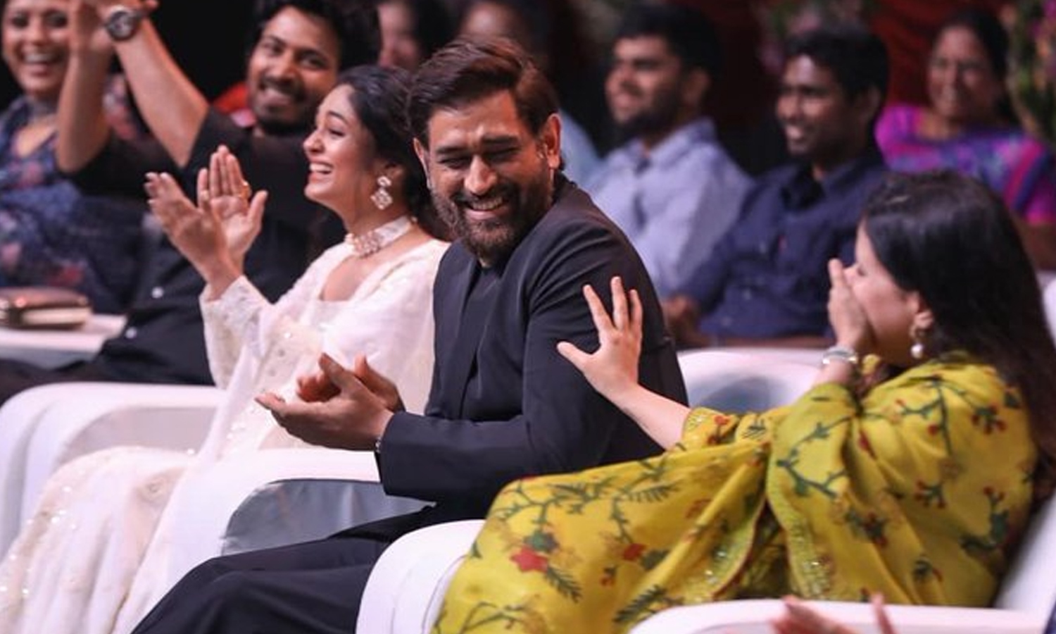 Dhoni-Sakshi-1